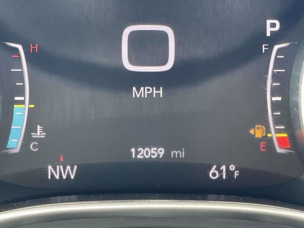 Used 2025 White Chrysler Select image 19