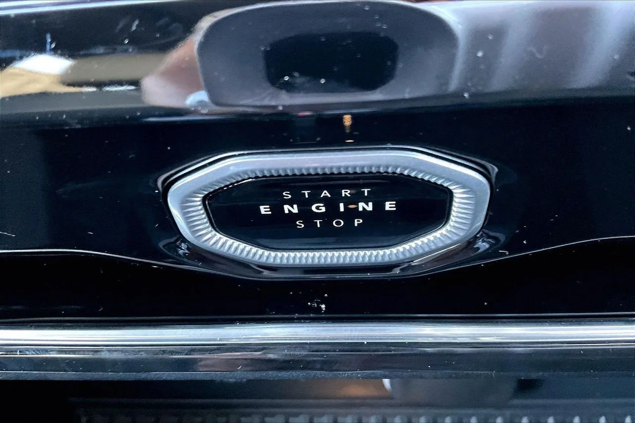New 2027 Sting-Gray Clear-Coat Paint Jeep Altitude image 17
