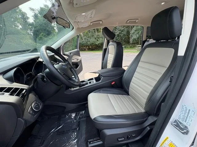 Used 2019 White Platinum Clearcoat Metallic Ford SEL image 12
