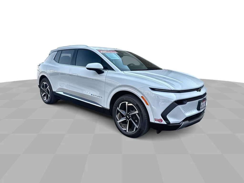 Used 2024 Summit White Chevrolet LT image 2