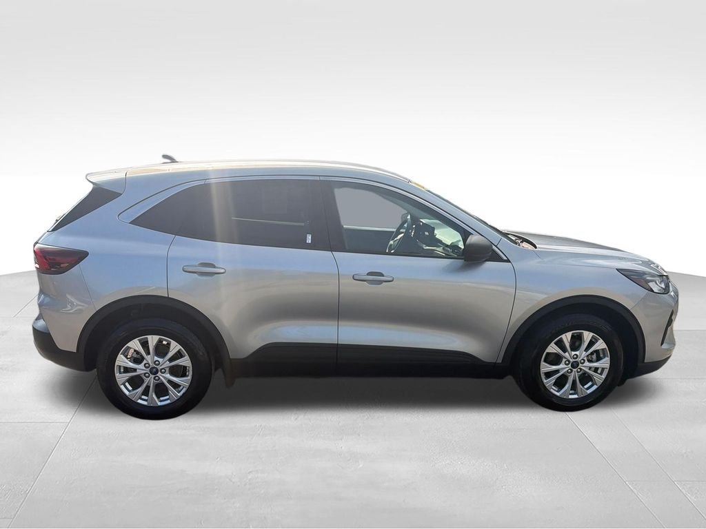 Used 2023 Silver Ford Active image 6