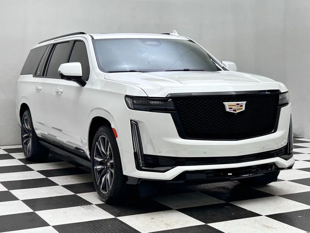 Used 2022 White Cadillac Sport Platinum image 2