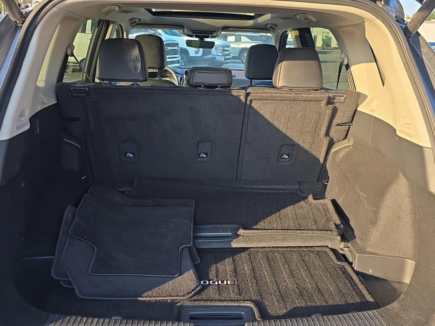 Used 2023 Gun Metallic Nissan SL image 6