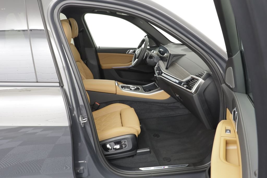 New 2026 Dravit Grey Metallic BMW xDrive50e image 22