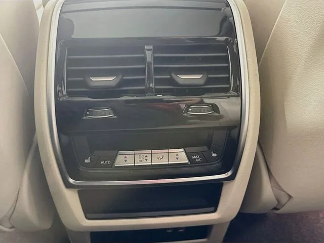 New 2027 Mineral White Metallic BMW xDrive40i image 26