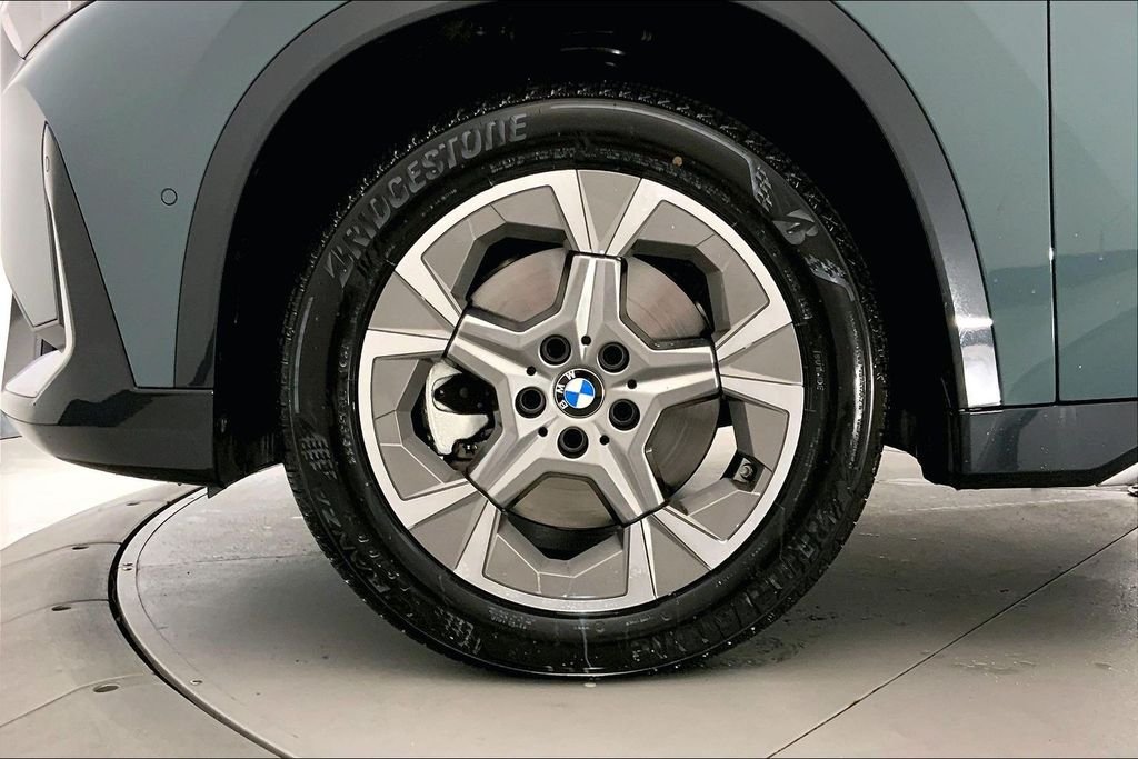 Used 2026 Cape York Green Metallic BMW  image 9