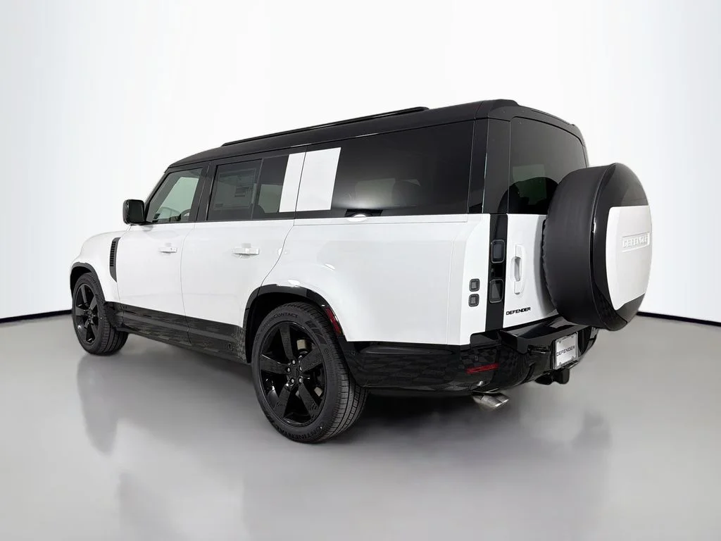 New 2026 Fuji White Land Rover V8 image 7