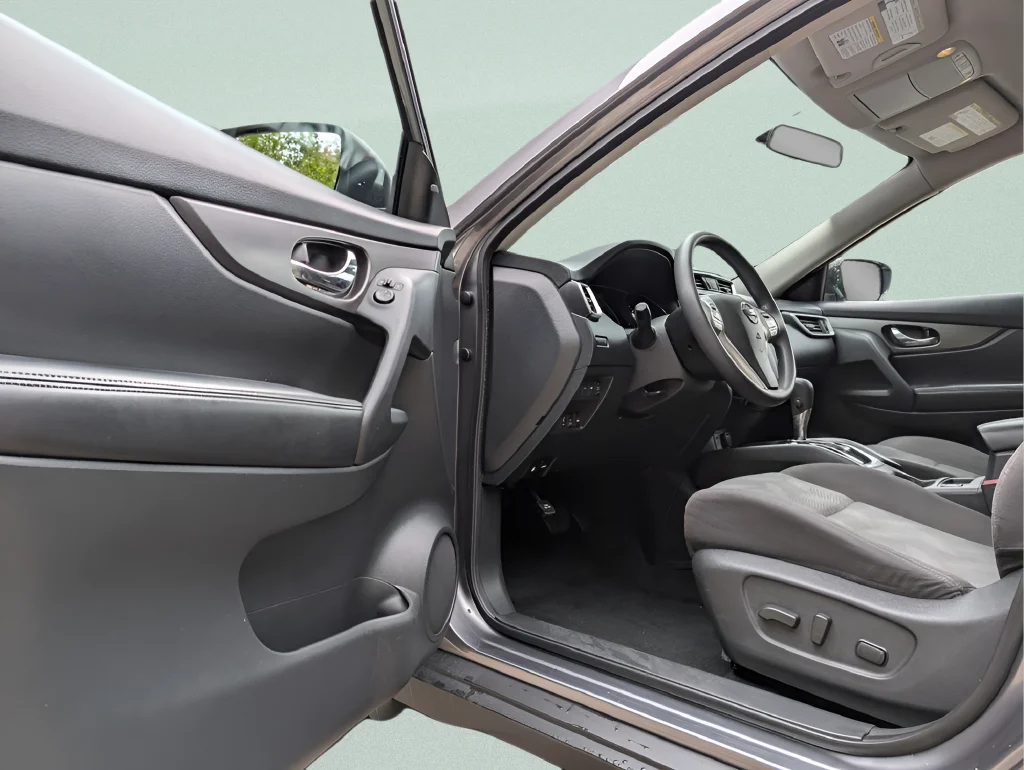 Used 2016 Gray Nissan SV image 10