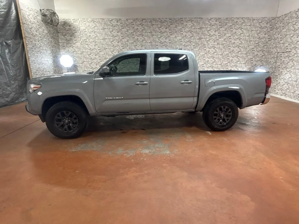 Used 2020 Cement Toyota SR5 image 4