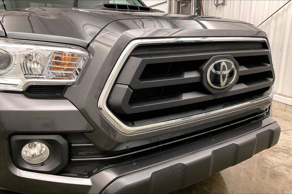 Used 2022 Gray Toyota SR5 image 33