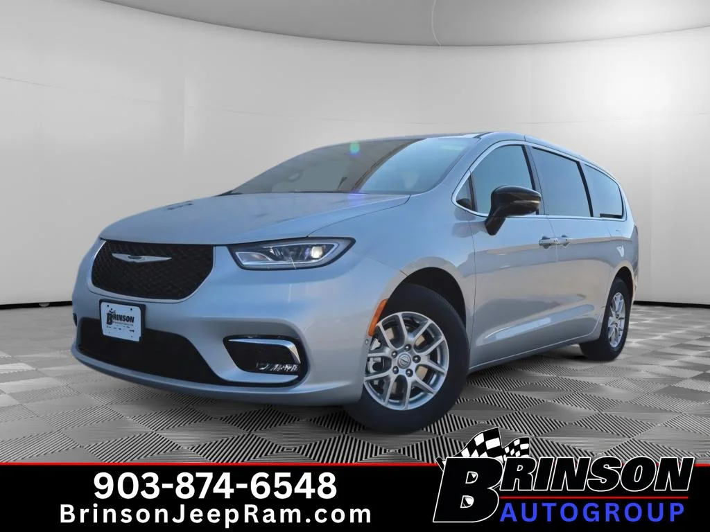 2026 Chrysler Pacifica Select's photo