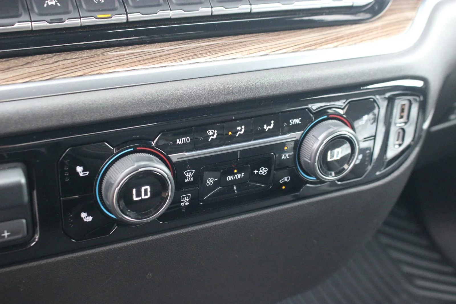 Used 2025 Black Chevrolet LT image 24