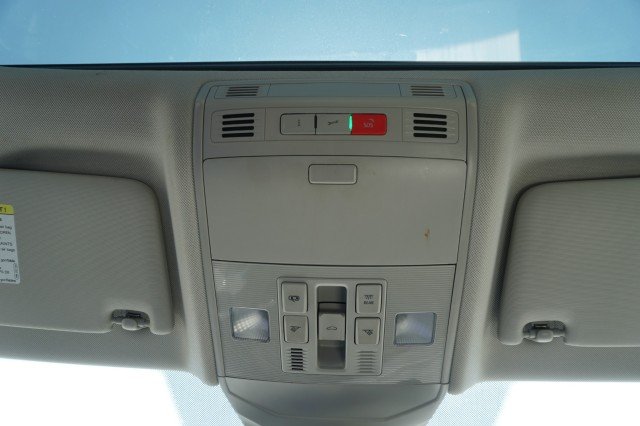 Used 2024  Volkswagen SE image 33