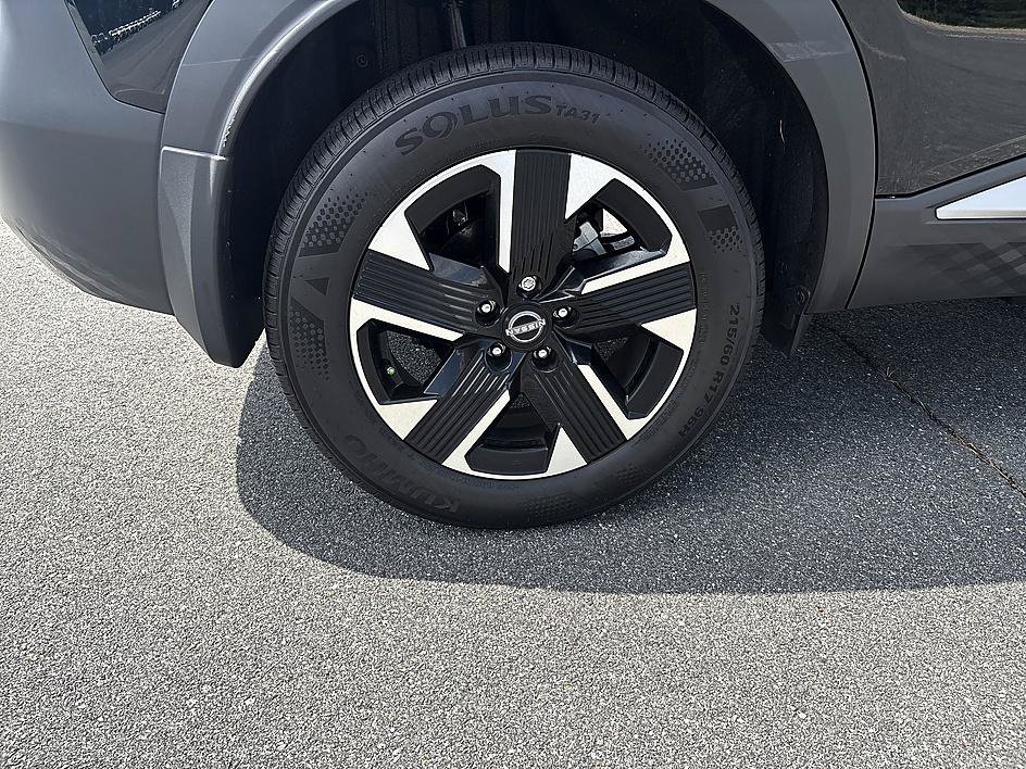 Certified Used 2025 Super Black Nissan SV image 5