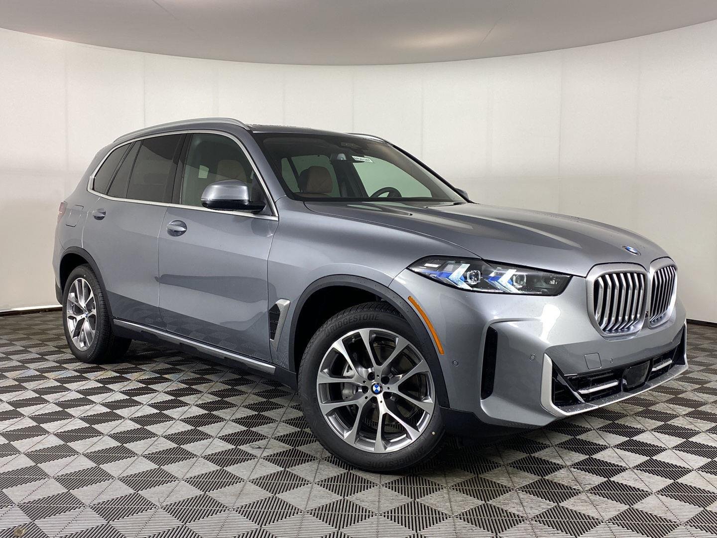 New 2026 Skyscraper Grey Metallic BMW  image 14