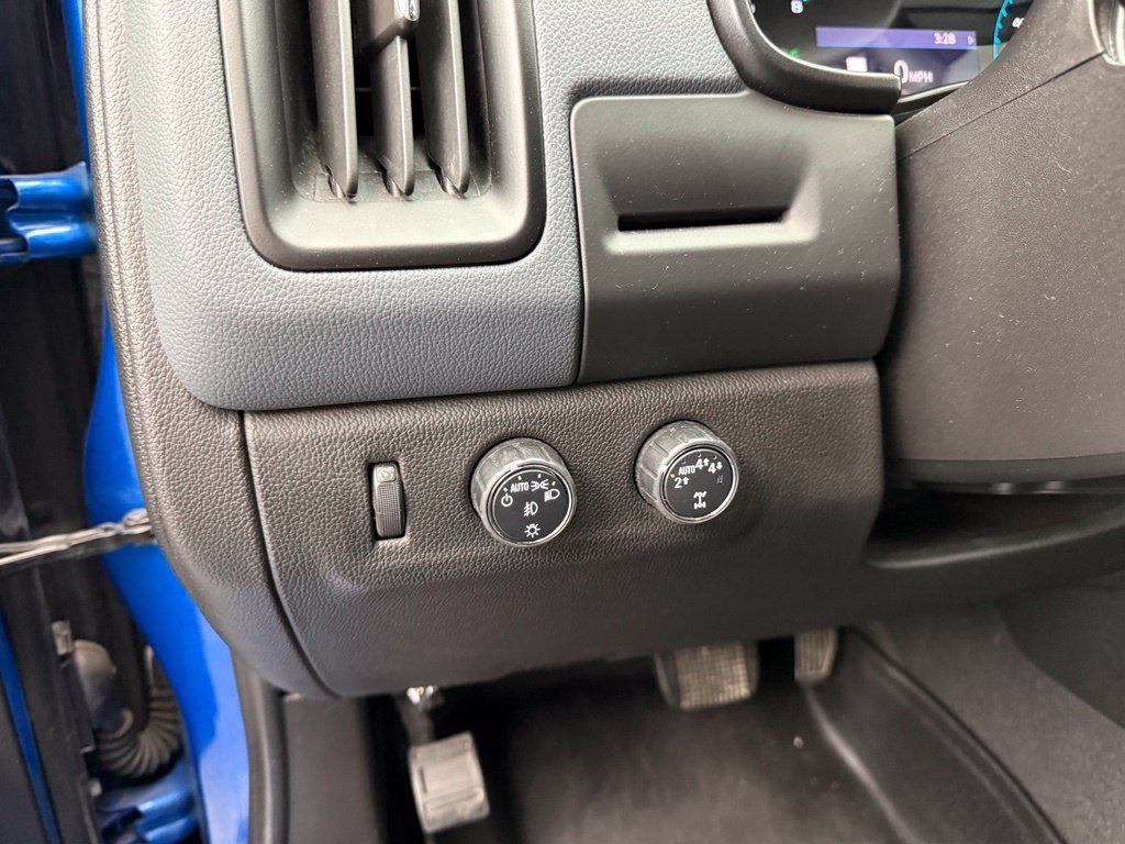 Used 2021 Blue Chevrolet Z71 image 44