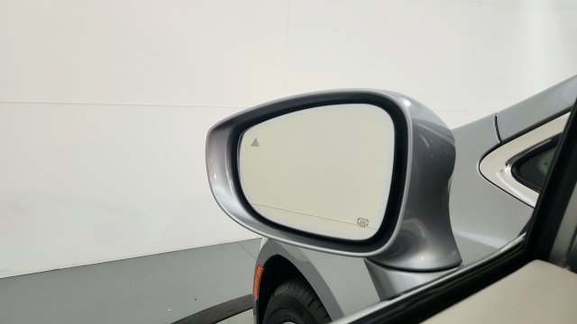 Used 2017 Silver Chrysler Limited image 19