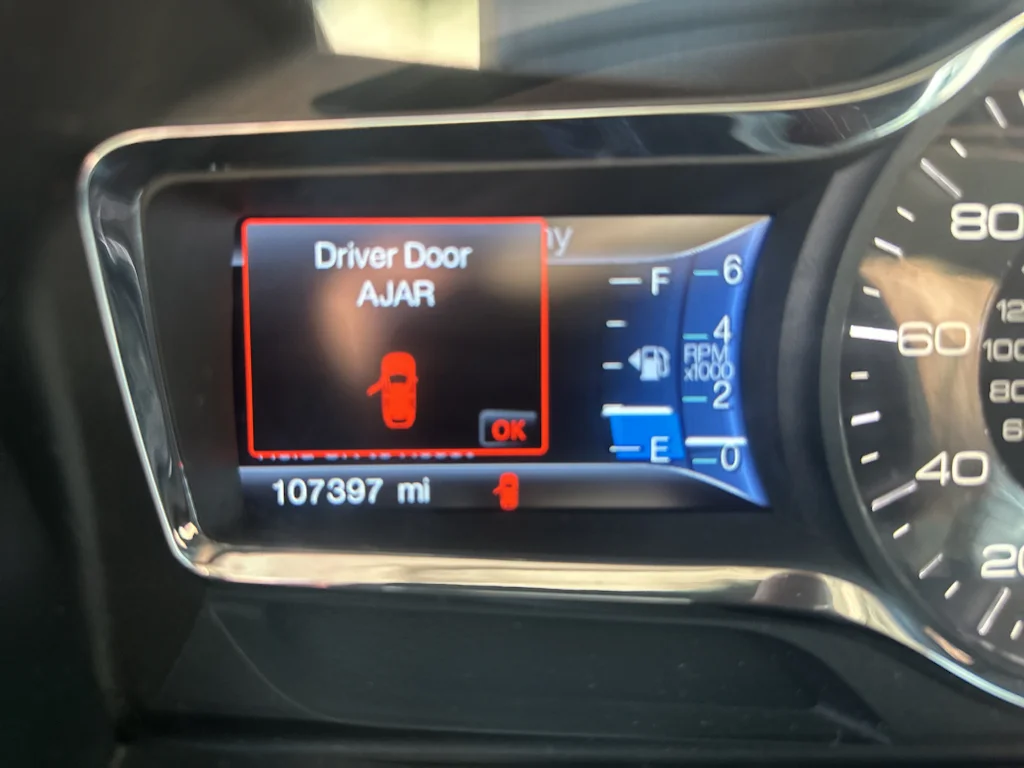 Used 2014 Ruby Red Metallic Tinted Clearcoat Lincoln Base image 6
