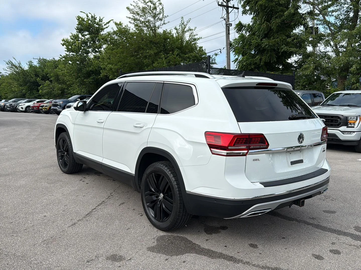 Used 2018 Pure White Volkswagen 3.6L V6 SEL Premium image 5