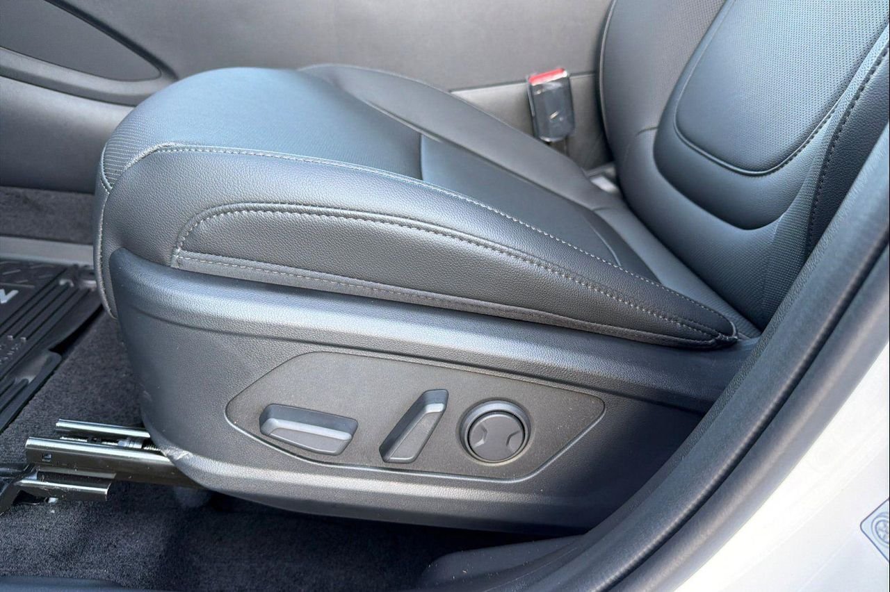 New 2026 White Hyundai SEL AWD image 13