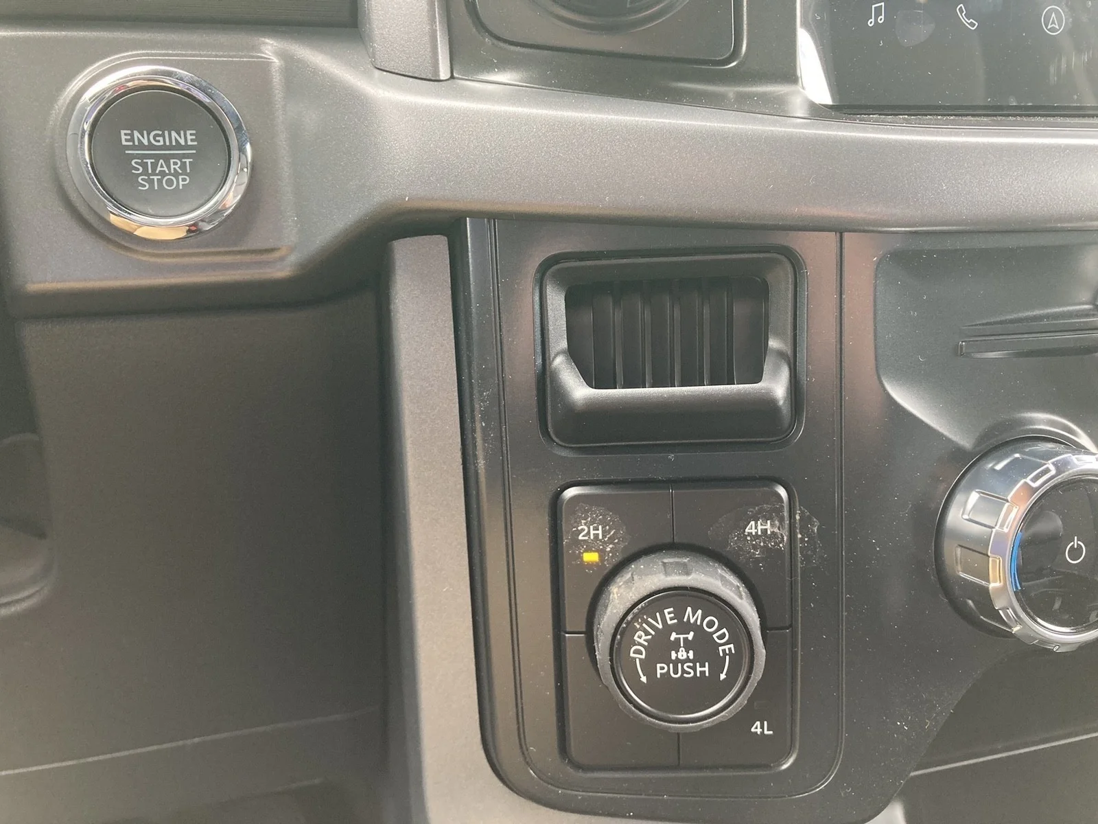 New 2026 Agate Black Metallic Ford XLT image 15