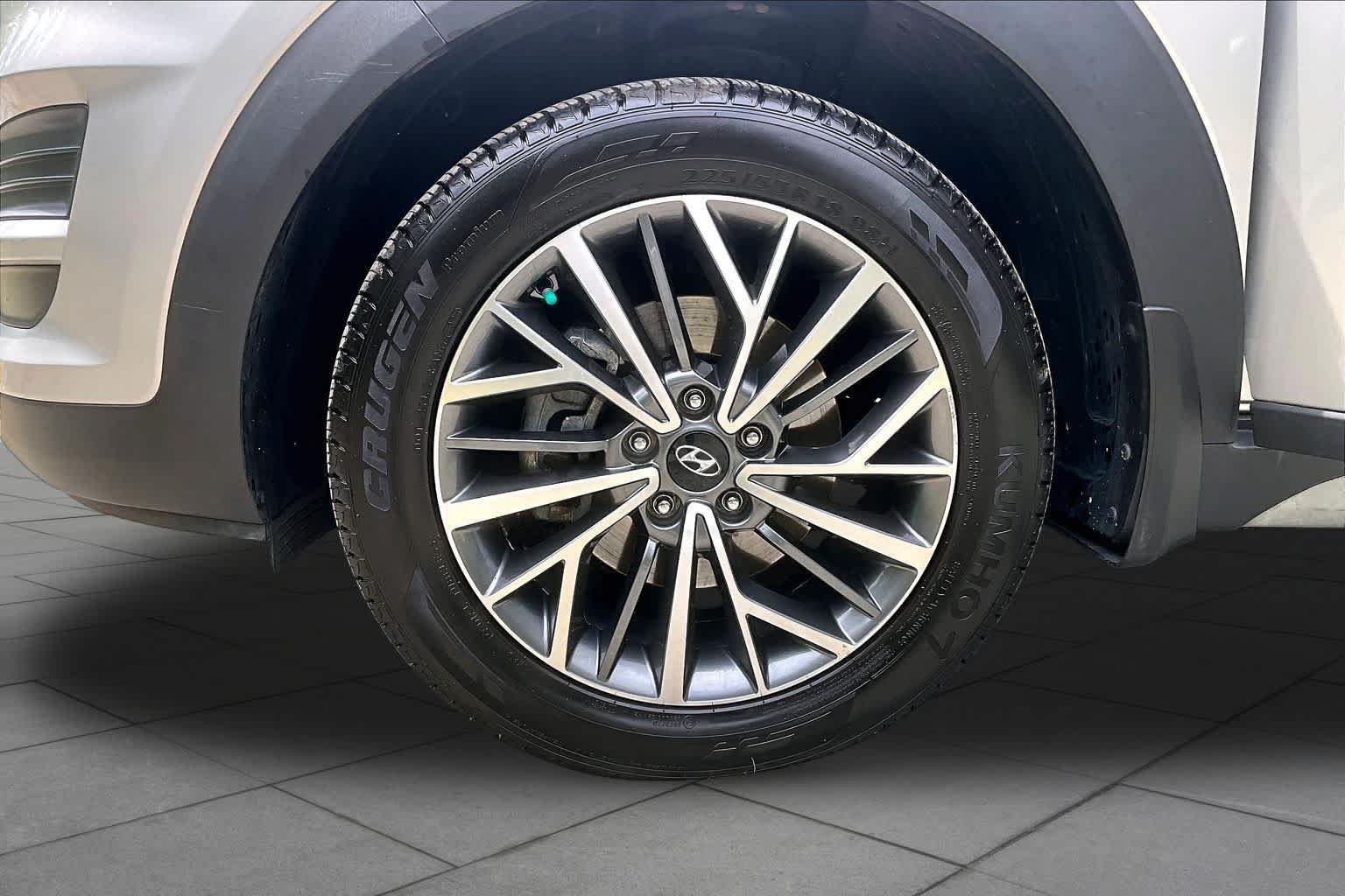 Used 2020 Stellar Silver Hyundai SEL image 11