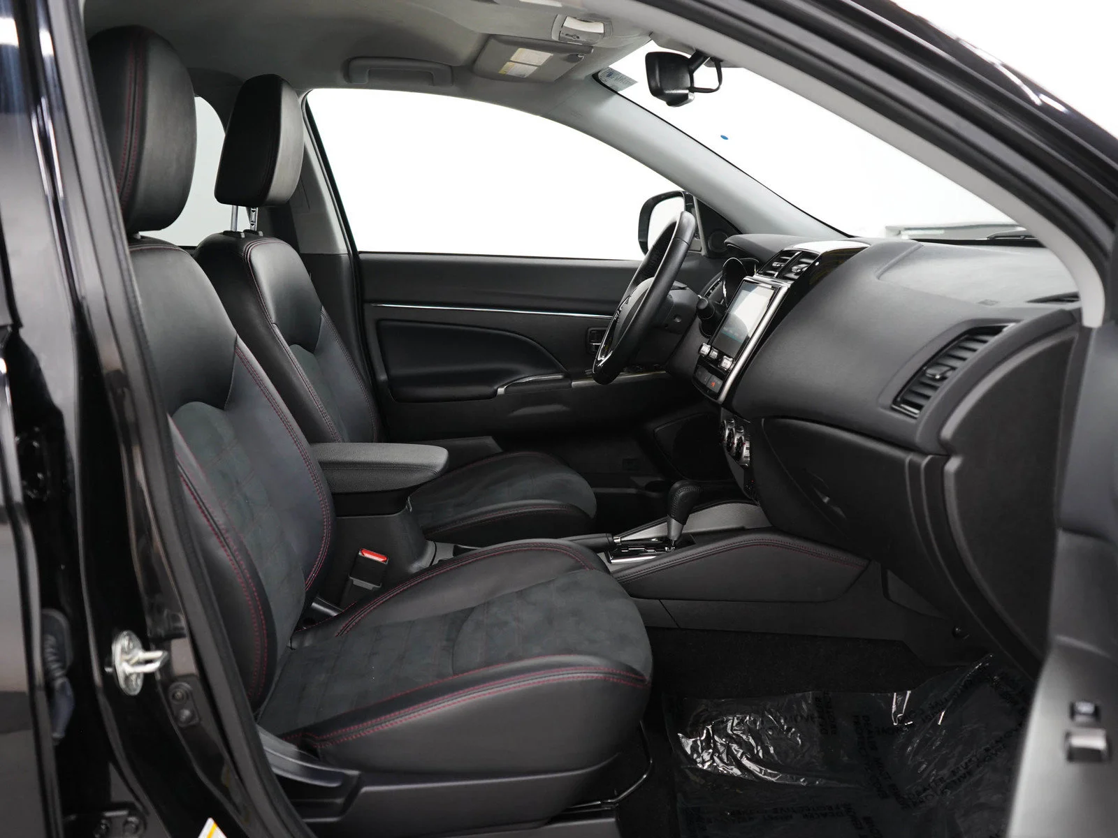 Used 2024 Black Mitsubishi SE image 11