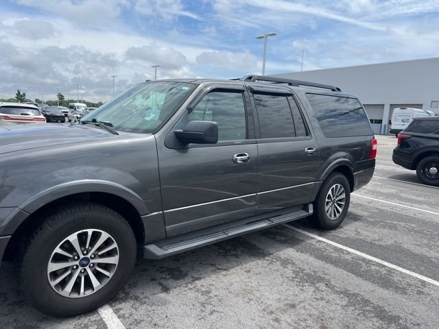 Used 2017 Magnetic Ford XLT image 2