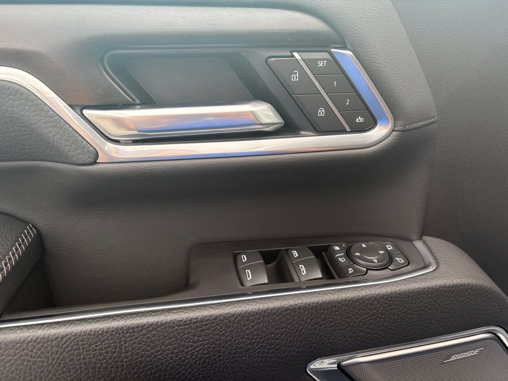 Used 2025 White GMC Denali image 32