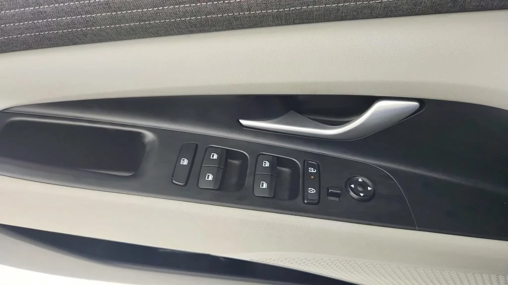 2024 Hyundai Elantra Limited - Photo 24
