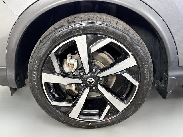Used 2022 Gun Metallic Nissan SL image 34