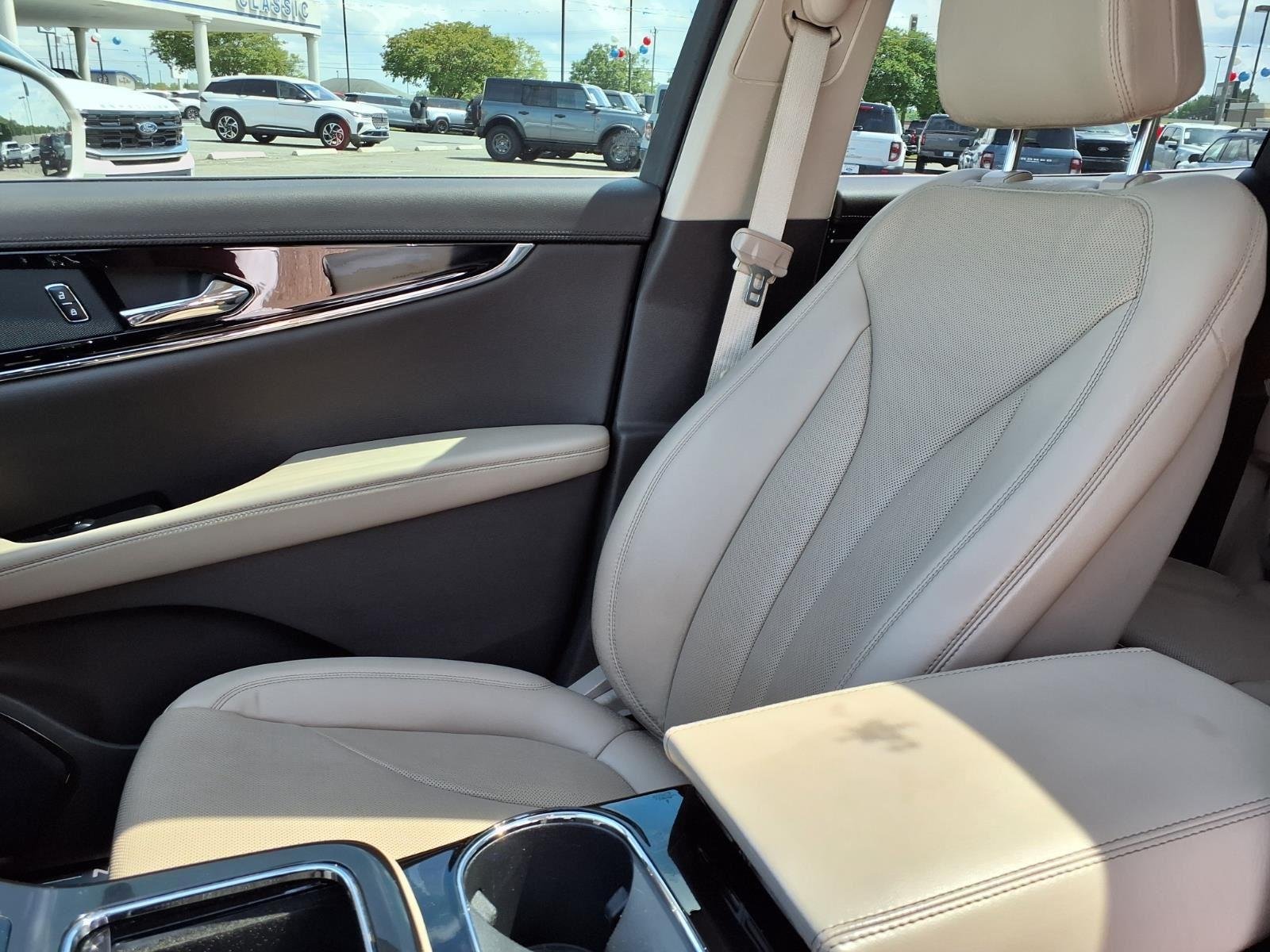 Used 2023 Ceramic Pearl Metallic Tinted Clearcoat Lincoln Reserve image 20