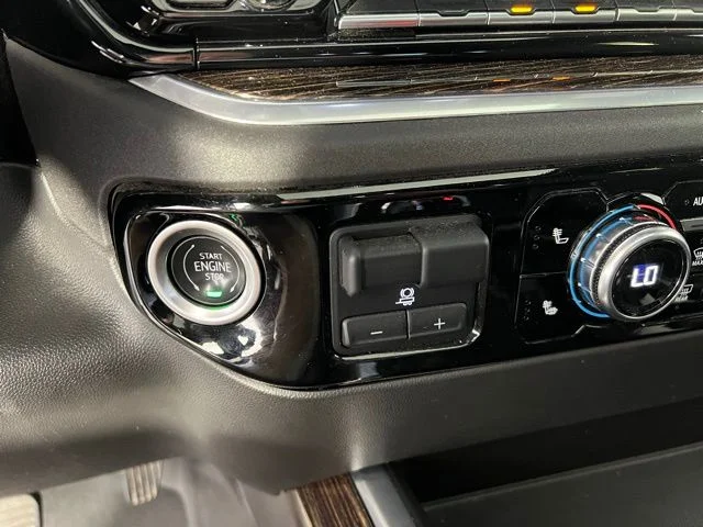 Used 2022 Blue Metallic GMC Elevation image 27