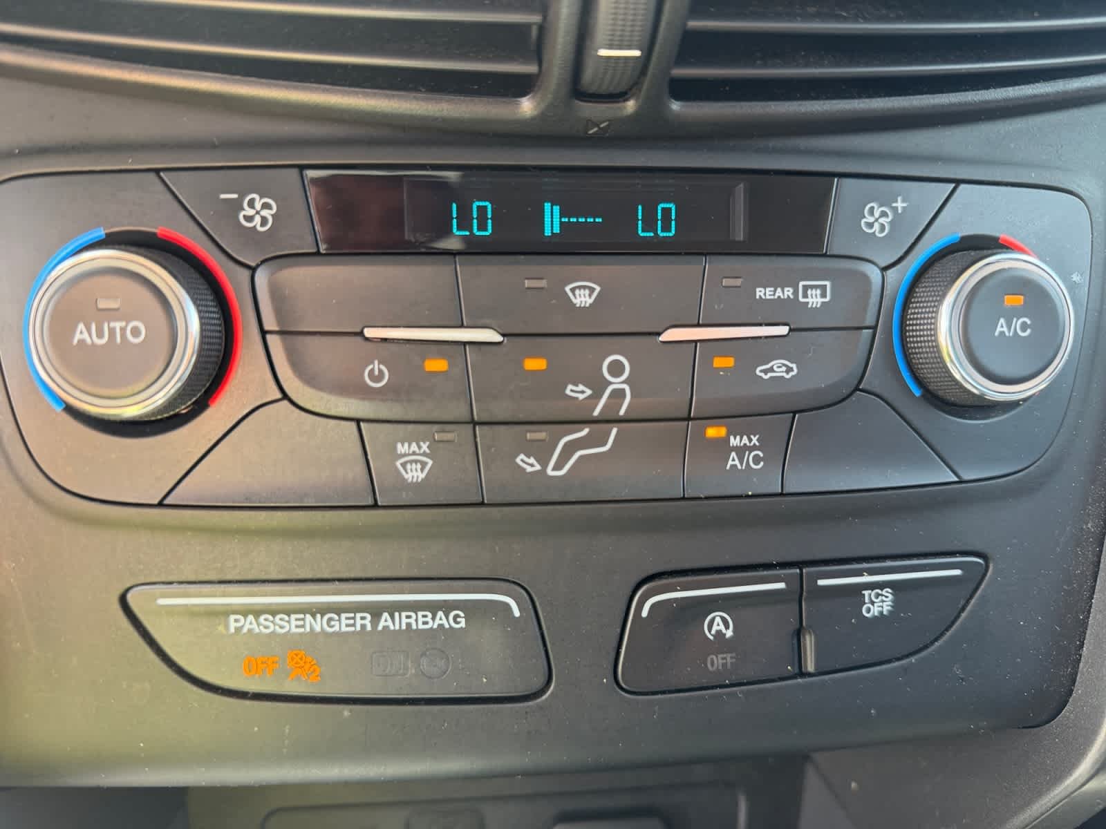 Used 2017 Magnetic Ford SE image 33