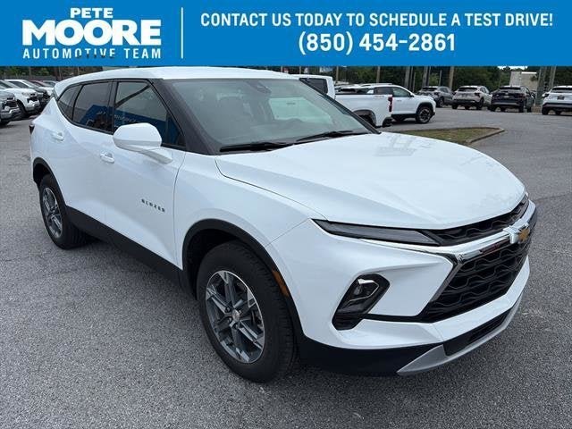 Used 2025 Summit White Chevrolet 2LT image 37