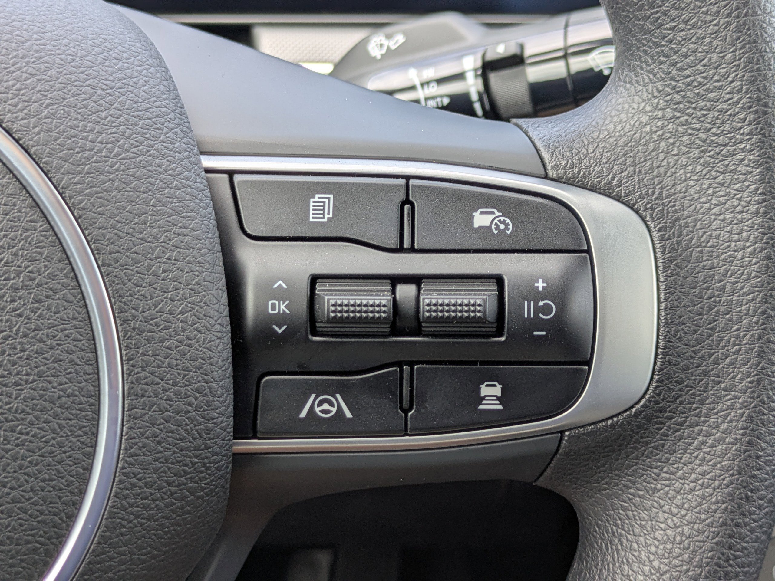 New 2026 Snow White Pearl Kia LXS FWD image 32