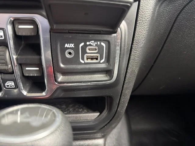 Used 2020 White Jeep Unlimited Sport Altitude image 31