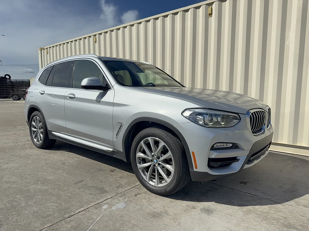 Used 2019 Glacier Silver Metallic BMW sDrive30i image 3