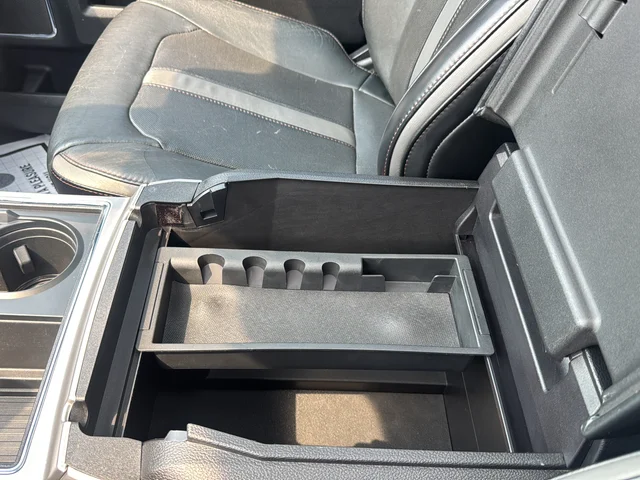 Used 2019  Ford Platinum image 35