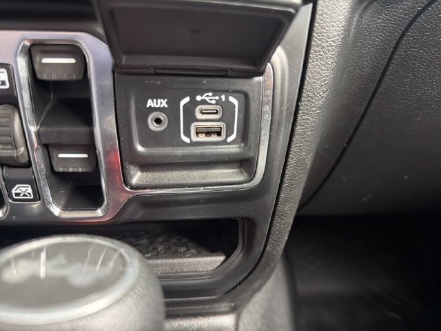 Used 2020 White Jeep Unlimited Sport Altitude image 31