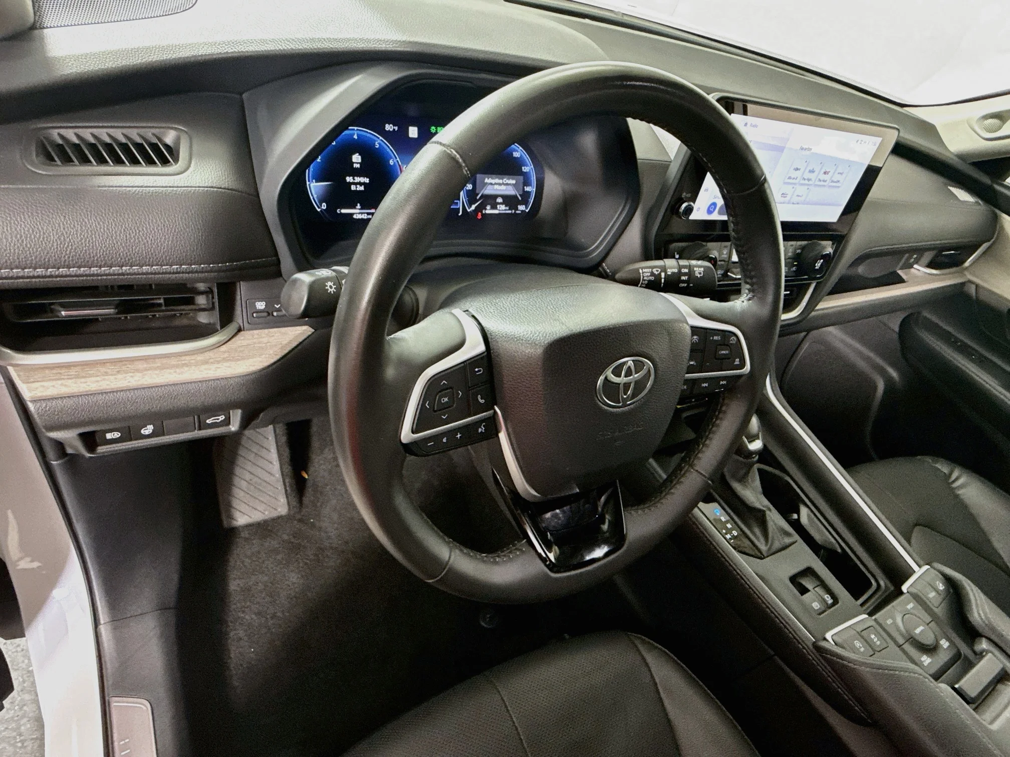 Certified Used 2024 Wind Chill Pearl Toyota Limited image 10