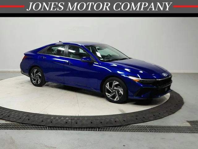 Used 2025 Blue Hyundai Limited image 1