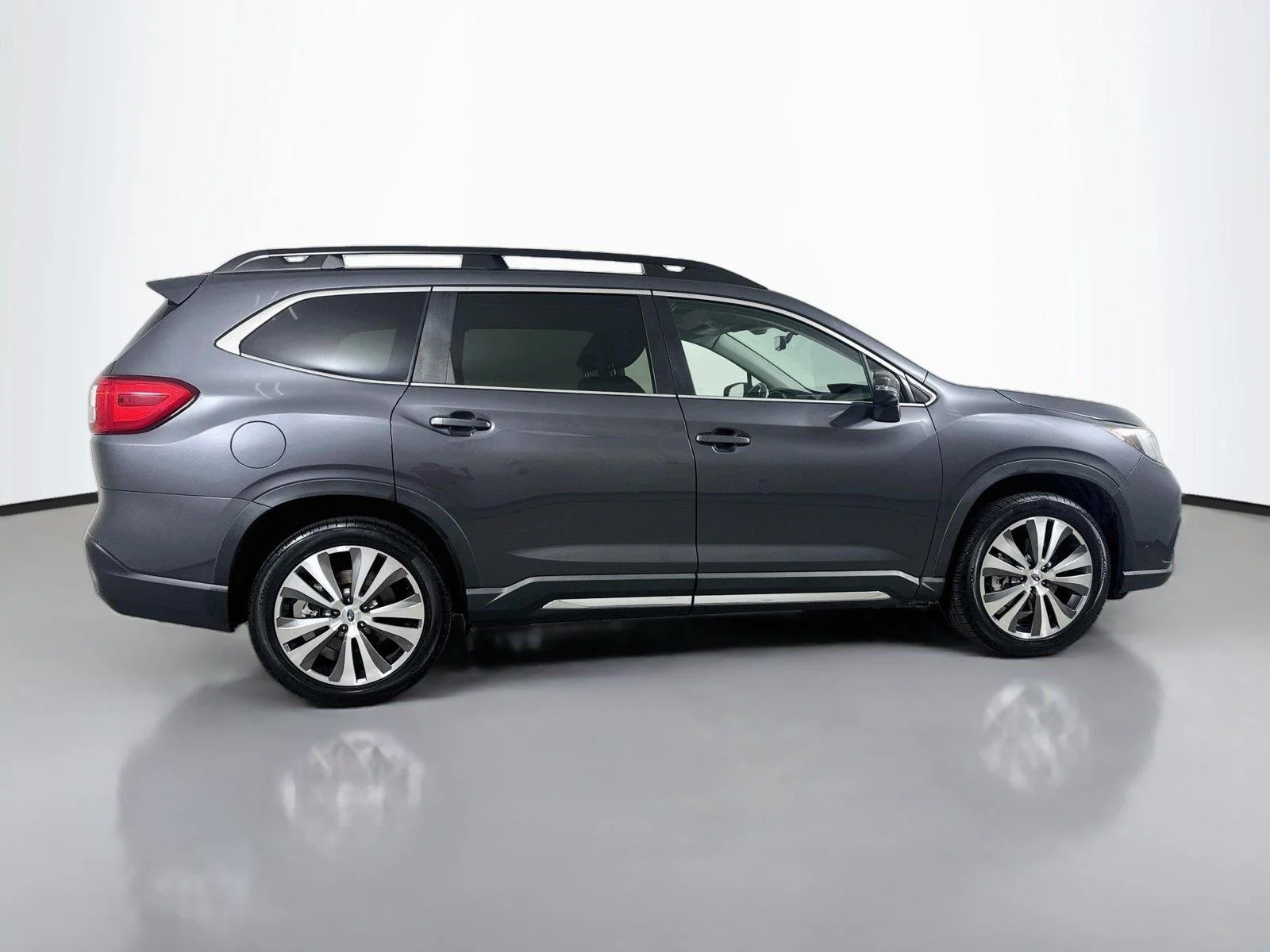 Used 2022 Magnetite Gray Metallic Subaru Limited image 8