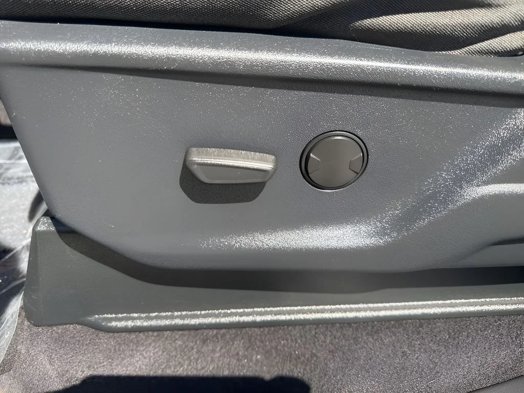 Used 2023 Black Ford XLT image 11