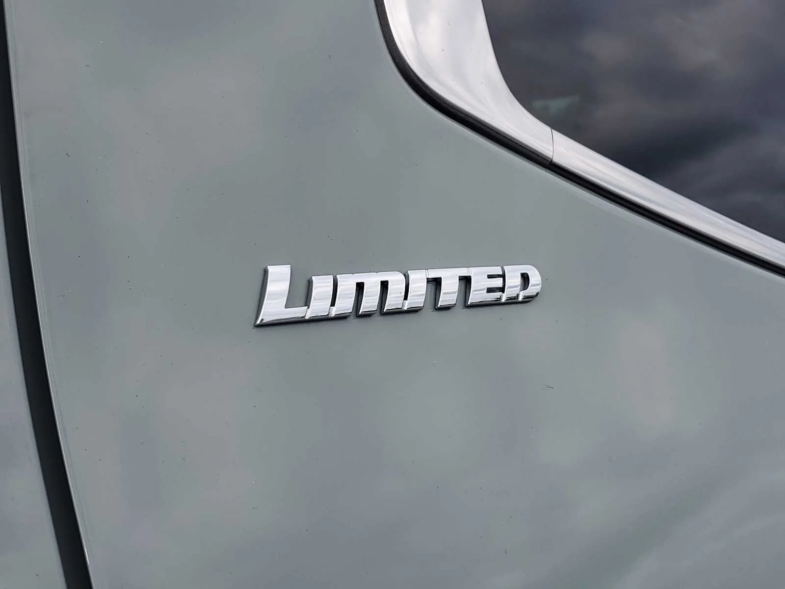 Used 2025 Lunar Rock Toyota Limited image 7