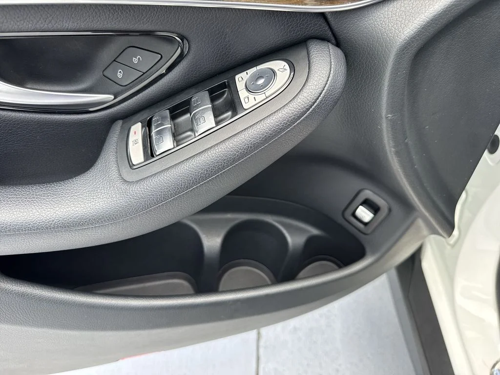 Used 2018 Polar White Mercedes-Benz GLC 300 image 40