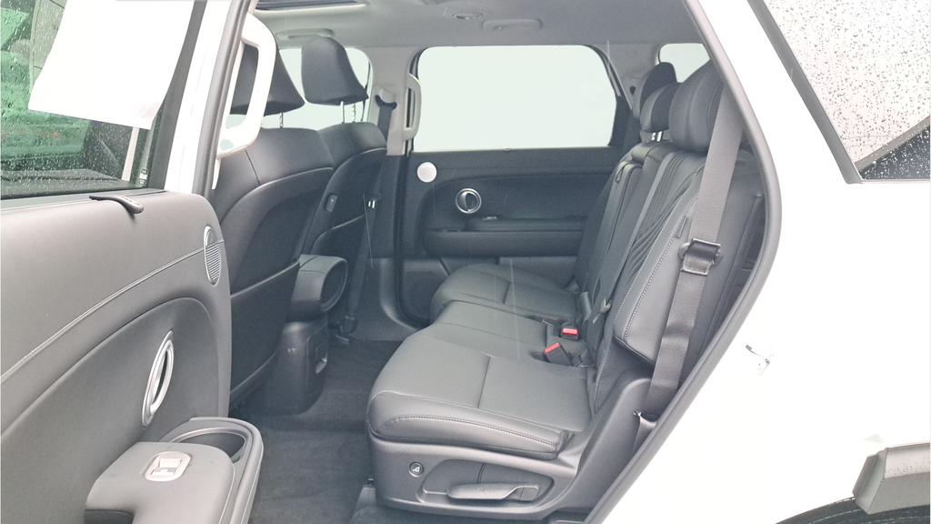New 2026 White Hyundai SEL Premium 8P image 12