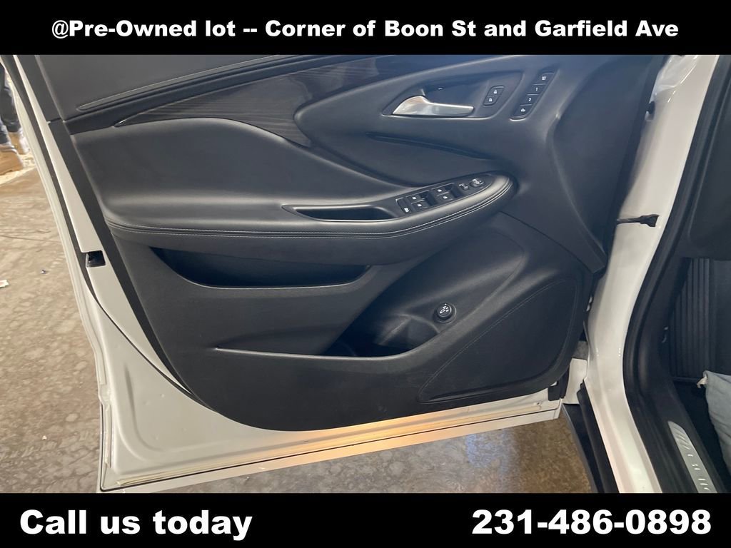 Used 2019 SUMMIT WHITE Buick Essence image 15