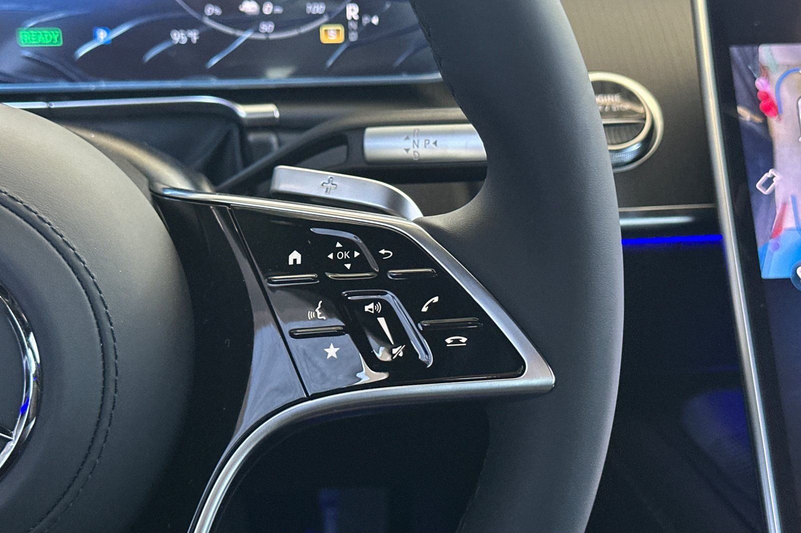 New 2025 Black Mercedes-Benz S 580e image 30