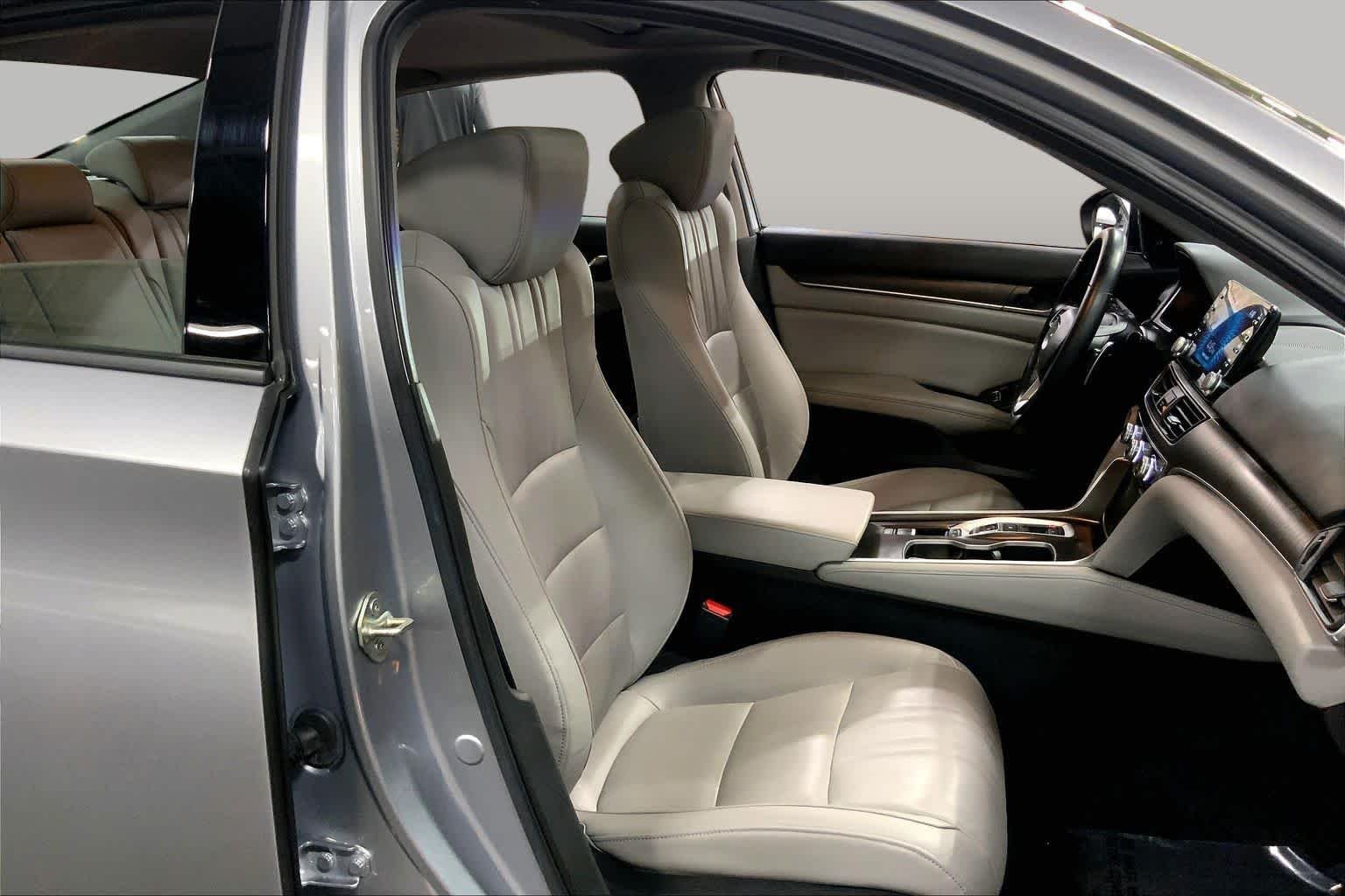 Used 2019 Lunar Silver Metallic Honda EX-L 2.0T image 9